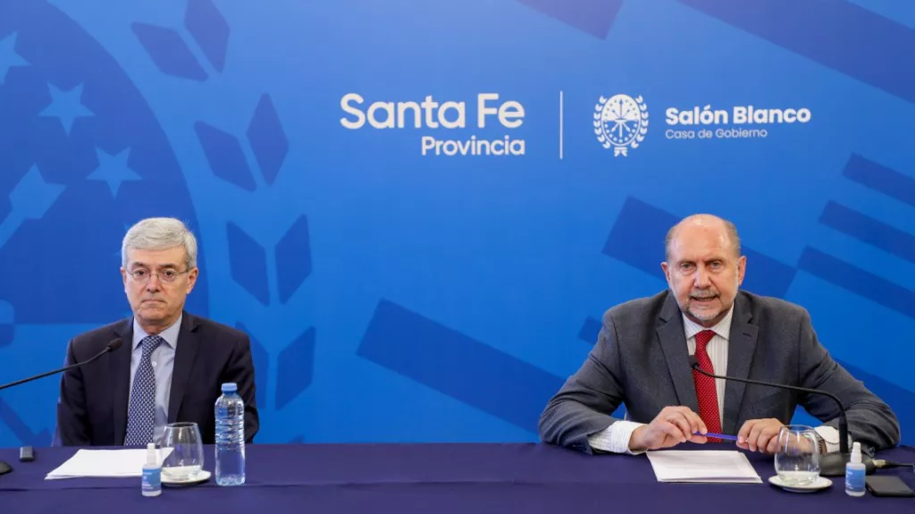Foto Archivo - El gobernador Omar Perotti junto al ministro de Economía Walter Agosto