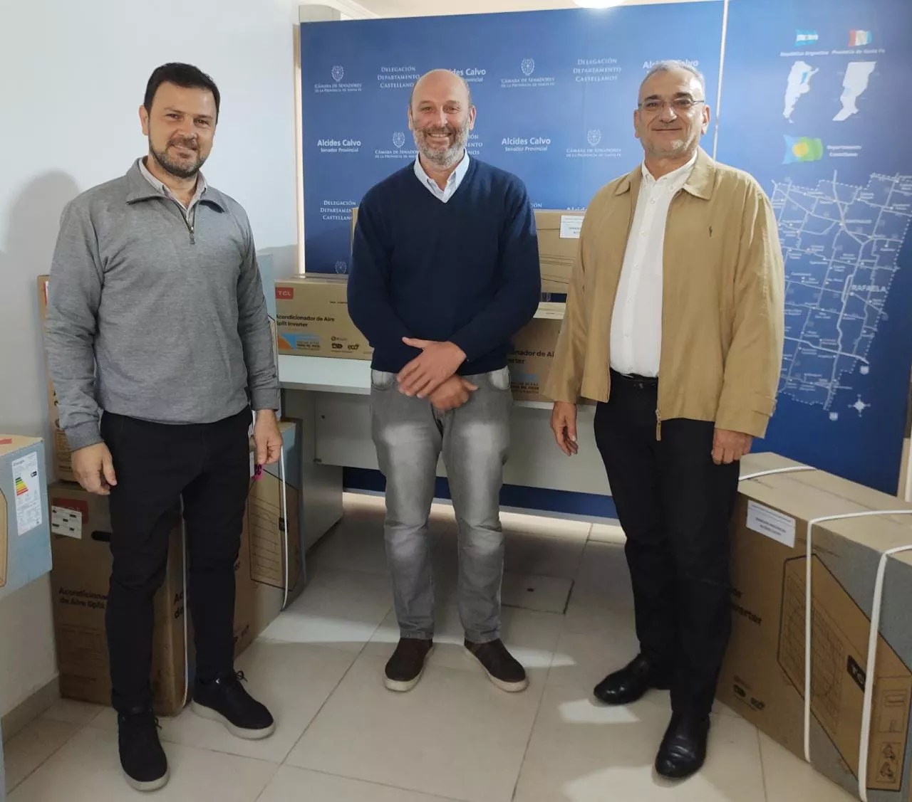 Entrega de equipamiento a escuelas
