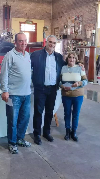 Calvo junto a autoridades comunales y representantes de instituciones
