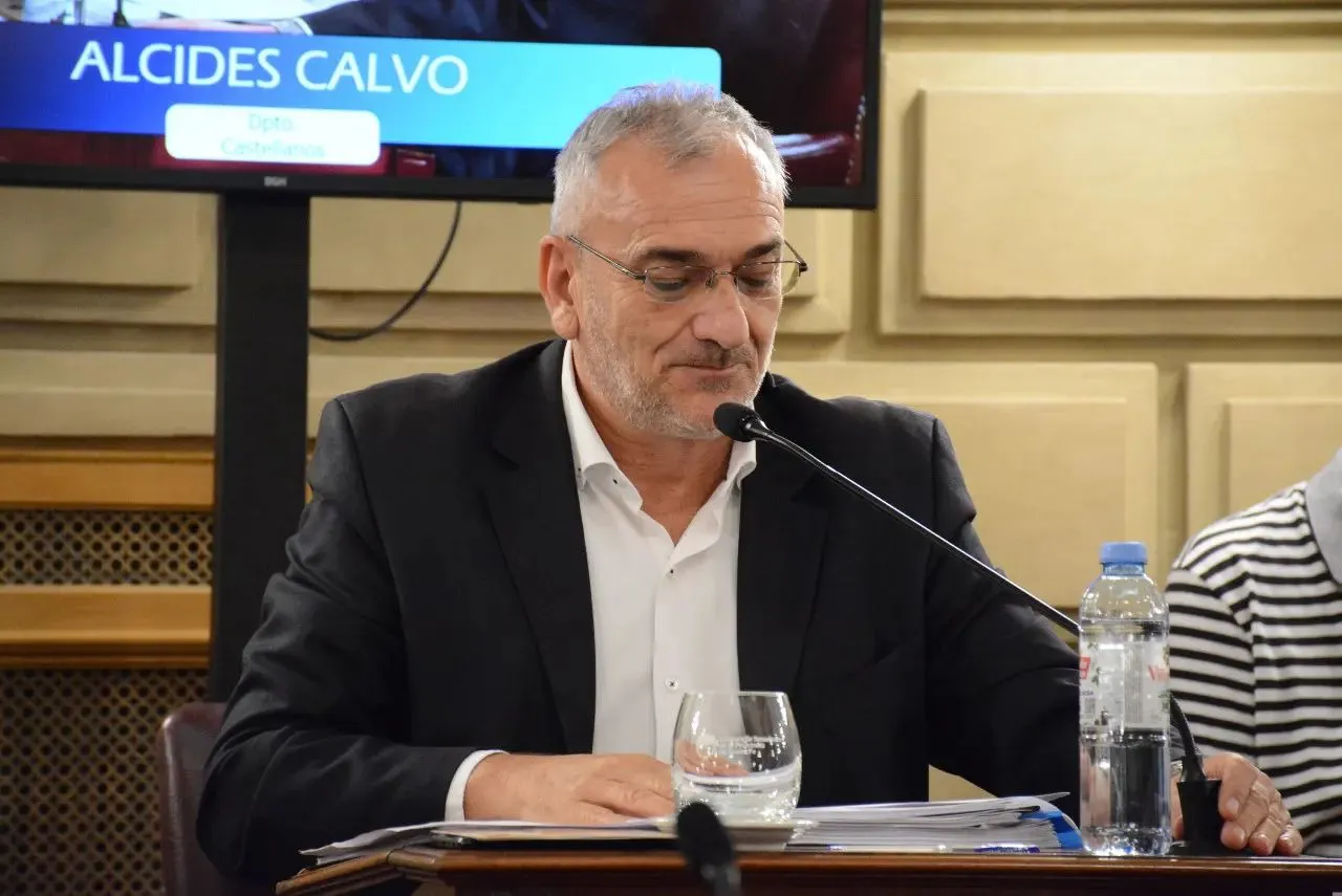 Alcides en Legislatura